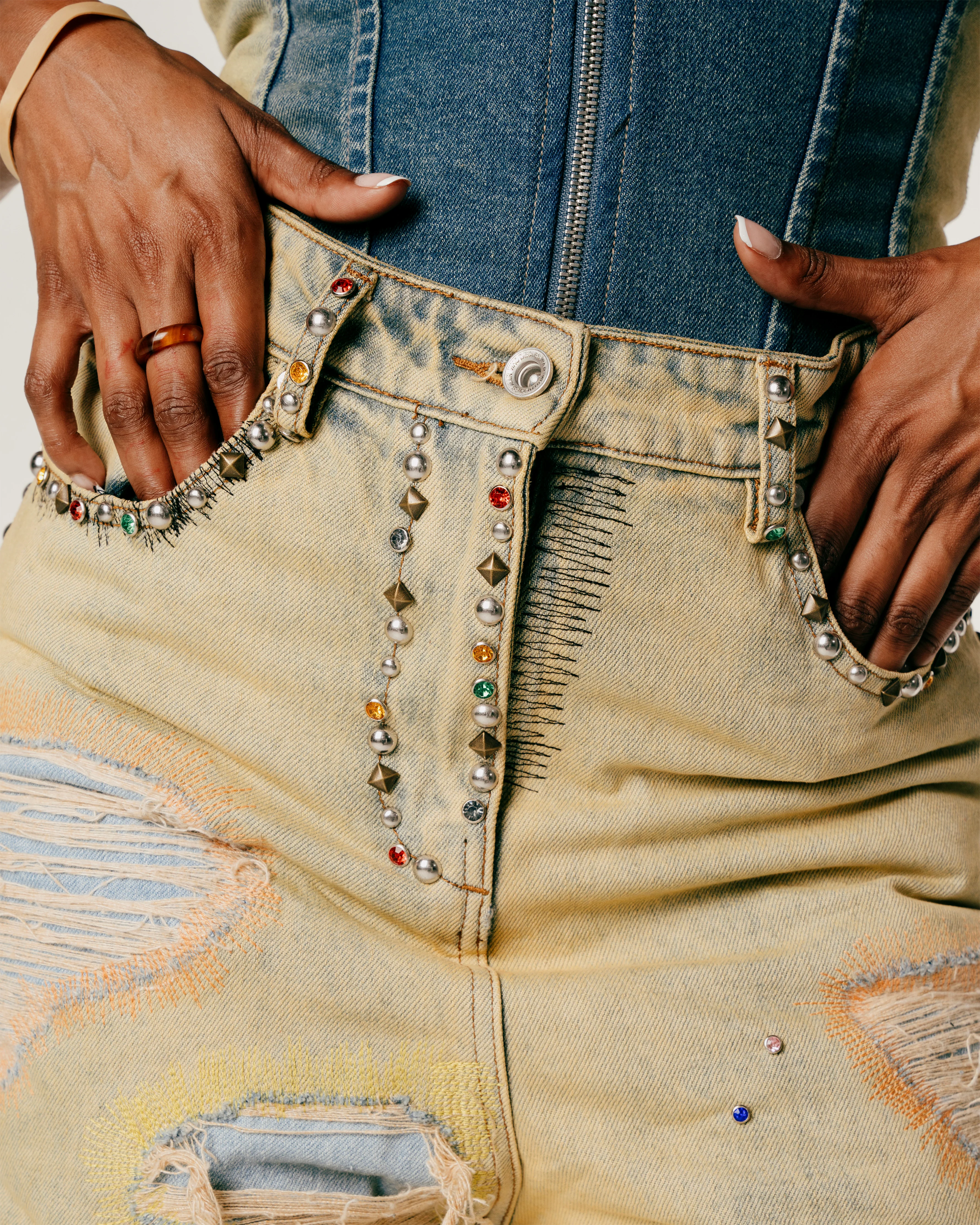 WOMEN'S EMBROIDERED DENIM - Image 3